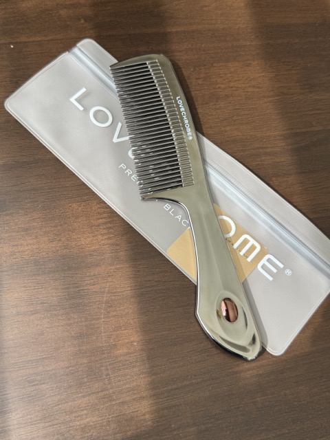 長野県駒ヶ根市のふるさと納税の返礼品であるラブクロム（LOVE CHROME）コームくし櫛　美容　ヘアケア　美髪にあると言われている櫛。